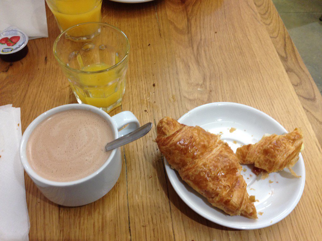 AlmudenitaLL's tweet photo. Good morning. 🇬🇧❤️ https://t.co/f2kBH6GGEN