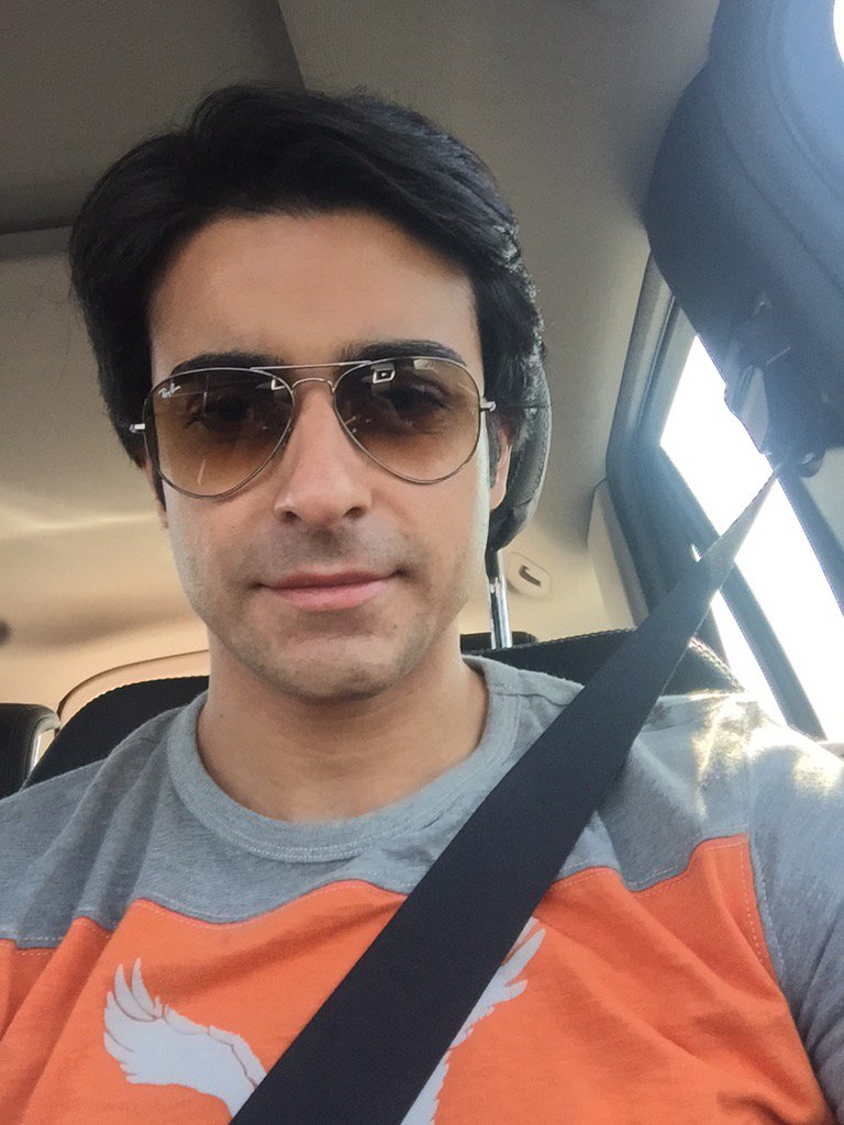 gautam_rode's tweet photo. A day off for me..have come to eat idli n dosa in Vapi..have come alone,need company..anyone care to join in 😉 https://t.co/Flu9bgv9fb
