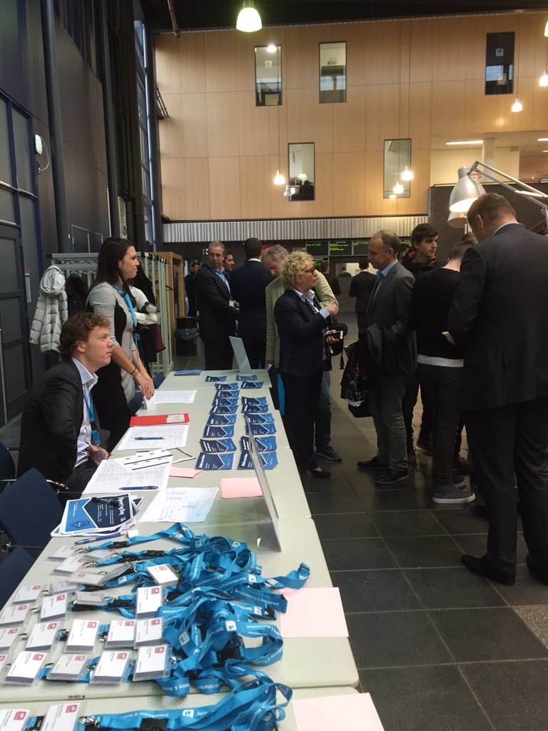 hr_smm's tweet photo. We zijn gestart.. De eerste bezoekers druppelen binnen! #OpeningdaySMM https://t.co/vvApbPQzHw