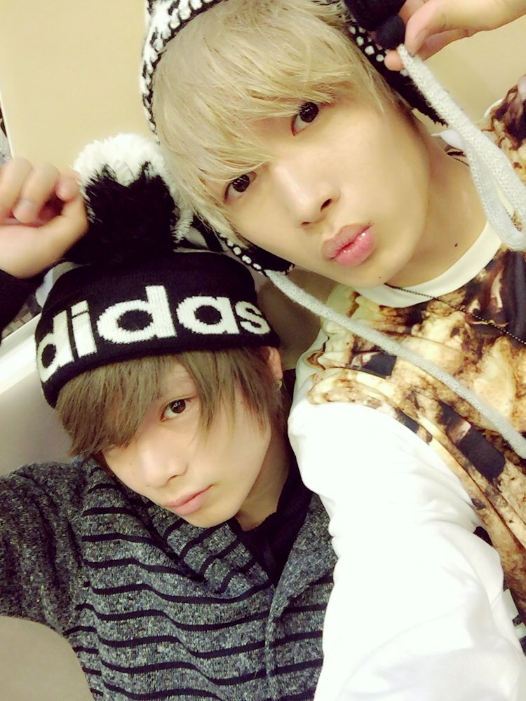 naoppp221099's tweet photo. びっぷとニット帽被ってお気に入りだったからあまのさんにも被らせた←←

#双子ニット帽 #あまのさん #RT https://t.co/APXFo84PHW