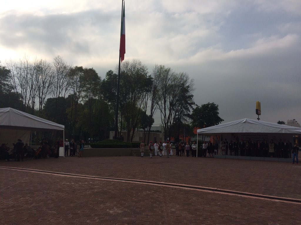Jefe Delegacional <a href="/Christianvonroe/">𝘾𝙝𝙧𝙞𝙨𝙩𝙞𝙖𝙣 𝙫𝙤𝙣</a> encabezando la Ceremonia Cívica del CV Aniversario de la Revolución Mexicana