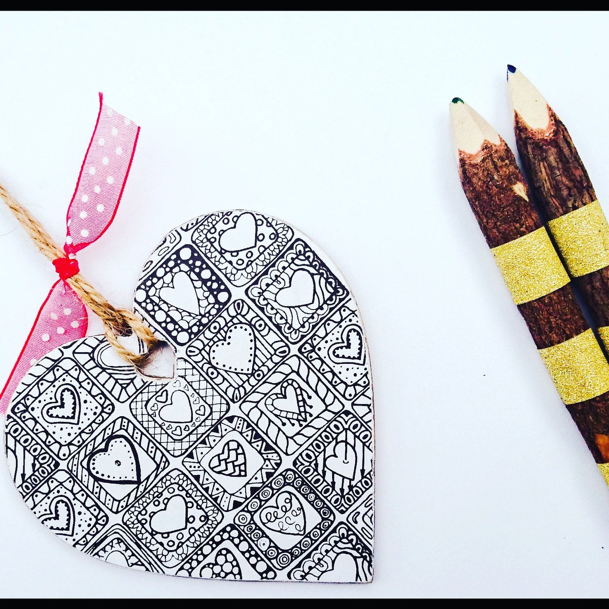 Myrtle_House01's tweet photo. #Theperfectcouple #perfectpartners #twiggypencils #colourmeinheart https://t.co/fzHQvrZBSs