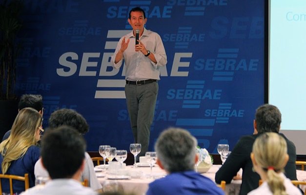 aredacao's tweet photo. #MIDIAR - "O que a imprensa diz sobre sua marca pauta as redes sociais", diz Gavroche. https://t.co/WhxmeVs7p9 https://t.co/06TbftF2TG