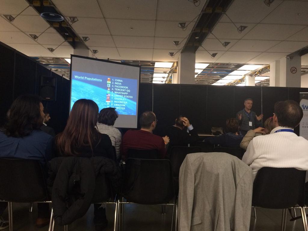 Wearable_Torino's tweet photo. Ecco il #Workshop di @umbertomacchi sui #SocialWearable!! @MediolanumMCU  #WTTorino #Centodieci  #WearableTech https://t.co/LgTDALitUZ