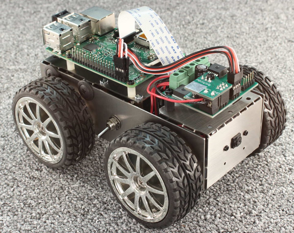 Pi_Borg's tweet photo. ICYMI #4Borg is our new £99 robot kit! Tiny but built like a tank! https://t.co/Vo6wrUukGe https://t.co/Jt4qQwvtIu