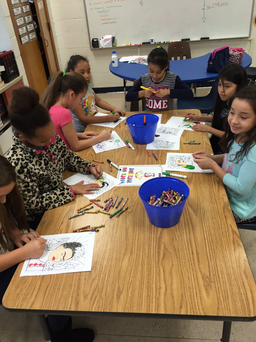 BilResource's tweet photo. Spanish Club members learning about Mexican artists like Frida Kahlo. https://t.co/LApRkB5QNN
