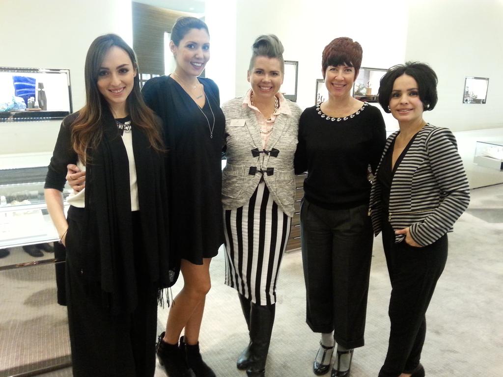 Dapzury's tweet image. @FGIArizona @_LousyRich @TshirtBallgown @sjcouturebridal at @DavidYurman @ScottsdaleFS #FGINY #FGImember