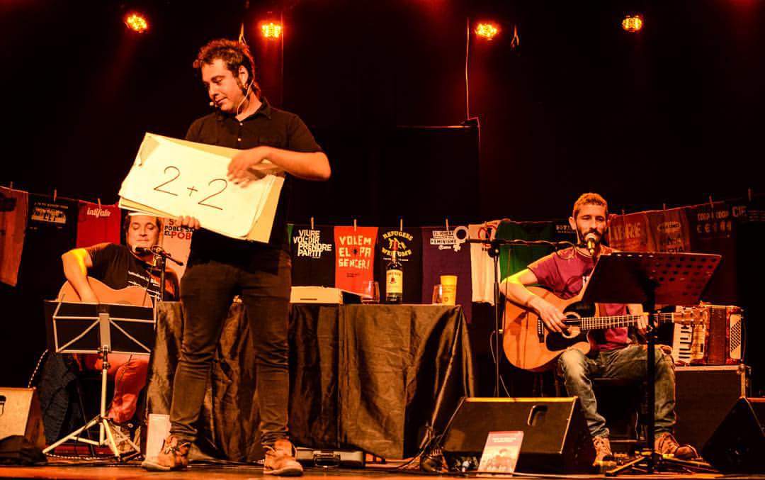 CPEsquerda's tweet photo. La @bonetanna és la forastera a l'#in_cult 2015! Aquí teniu la crònica del concert d'@Ovidi3 https://t.co/HWo7E4bRHV https://t.co/uMIVAdSO05