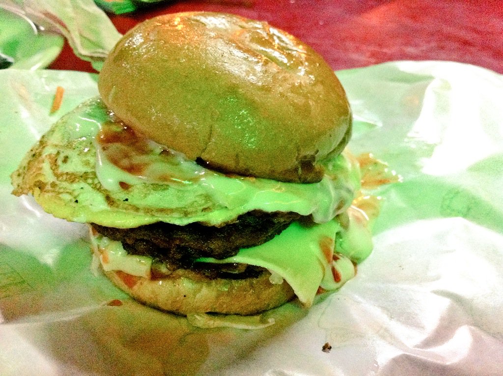 amiruladira's tweet photo. Syorgaaa duniaaaa 😁
#KedaiKakakUmmi
#ChicChop
#LaksaPekatBest 
#BurgerCondong https://t.co/KP18ox1q22
