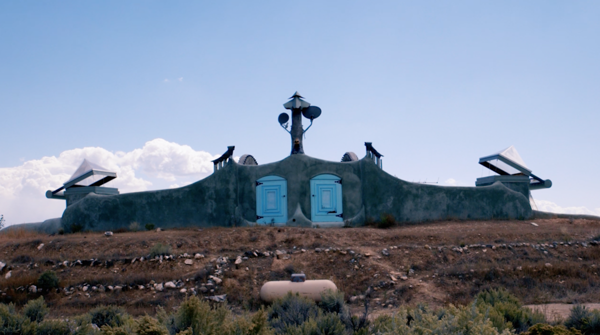 TheAdaptors's tweet photo. Come with us to New Mexico, the land of "Earthships" (aka off-grid homes made of garbage) https://t.co/XEhJyHjVth https://t.co/NEzTZWam3C