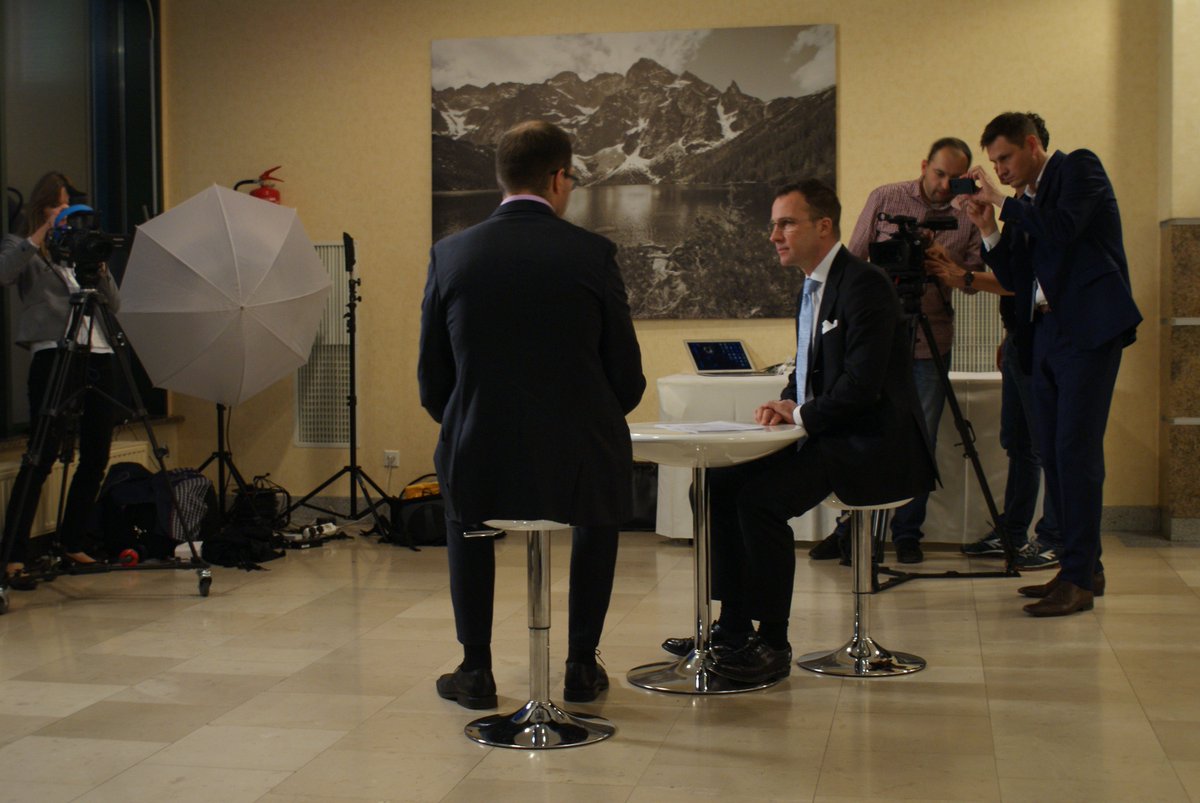 inwestorzy_tv's tweet photo. Rozpoczynamy kolejne nagranie, tym razem naszym rozmówcą jest Prezes @BEST_Grupa #PI2015 #spółki #inwestorzy #GPW https://t.co/fzmdb0UsQz