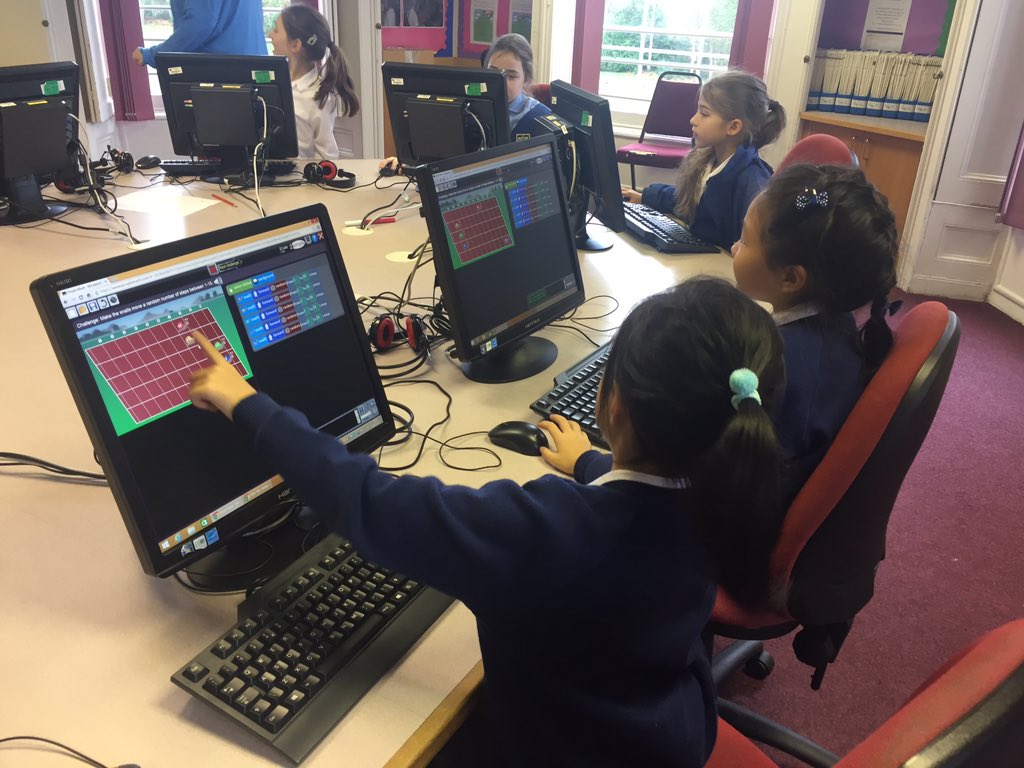 NDS_COMPUTING's tweet image. #y3 love #coding the snail race @purpleMash #funwithcoding #Girlscancode #collaboration #Computing @2SimpleSoftware