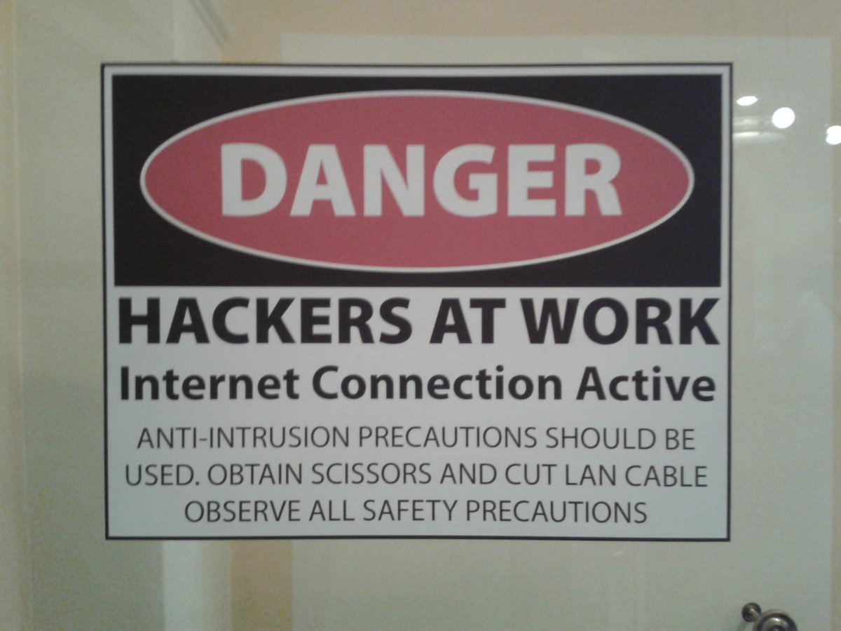 qbi's tweet image. Danger. Hackers at work
#DeepSec