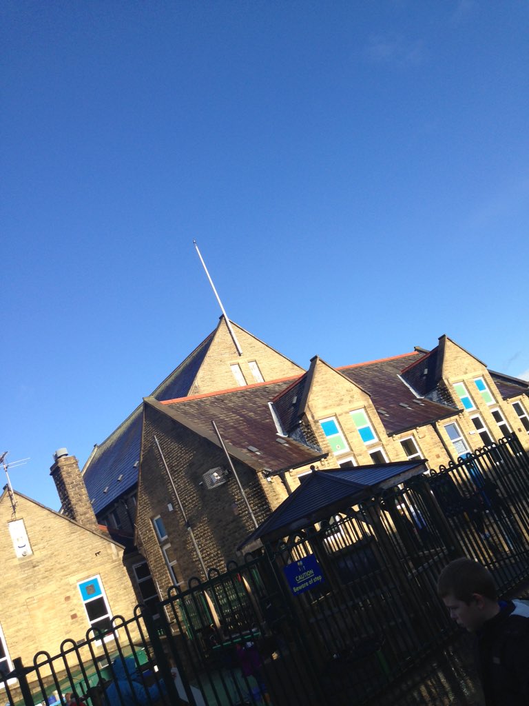 HCPS_Year4's tweet photo. It's a stunning day here at @HighCragsSchool today 🌞 https://t.co/V4VPy6zusd