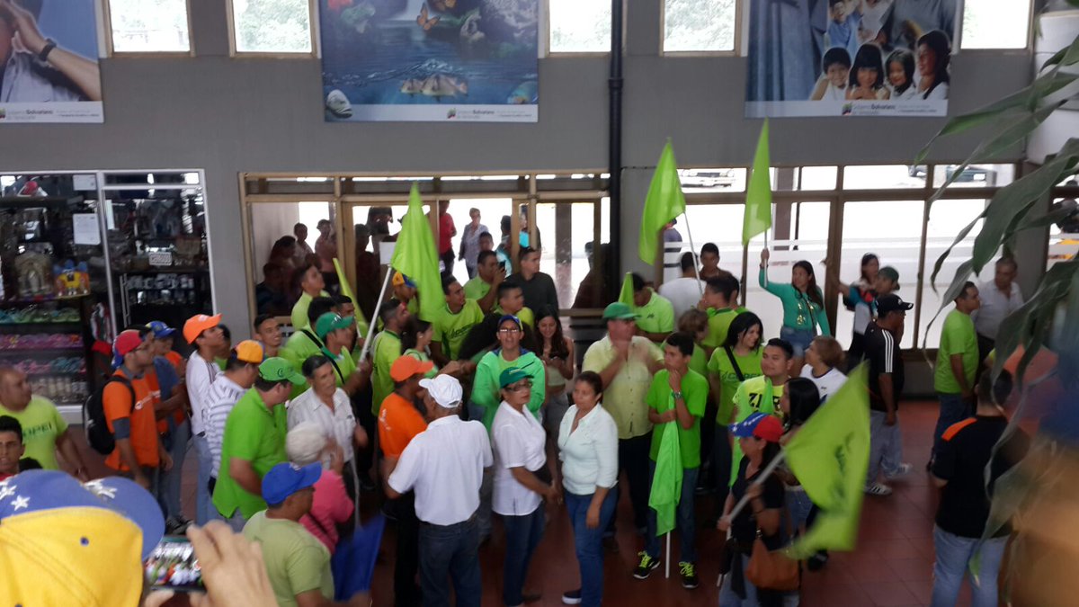 copei_trujillo's tweet photo. #19N recibimos @efernandezVE en su visita #Trujillo para respaldar @Manuelaguilarpa Candidato C1 #Unidad para Ganar! https://t.co/ukidxbmLXY