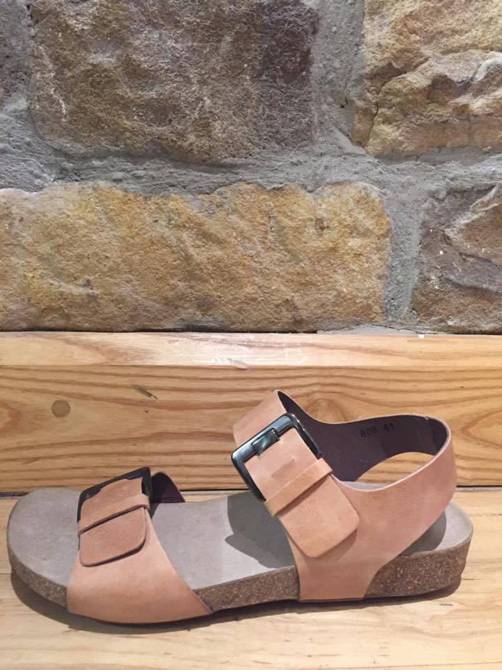 Going on holiday this winter? we have the comfiest sandals for you! 
Was £130 now £80!!
moo-designs.com/shop/sandals/l…