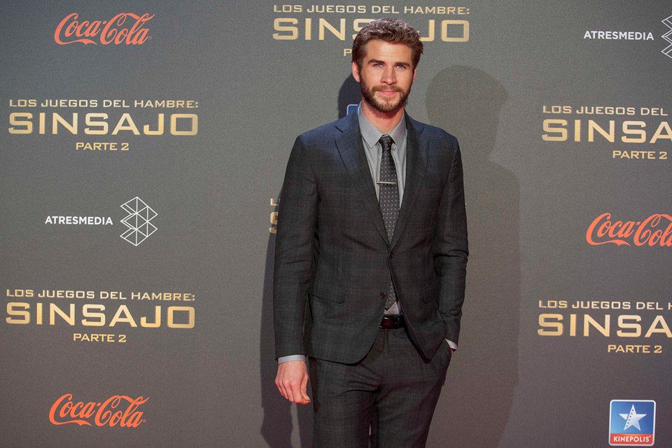 LiamHemsworthCF's tweet photo. On the red carpet at the premiere of #MockingjayMadrid
En la alfombra roja en el estreno de #MockingjayMadrid https://t.co/IV3khsNUNR