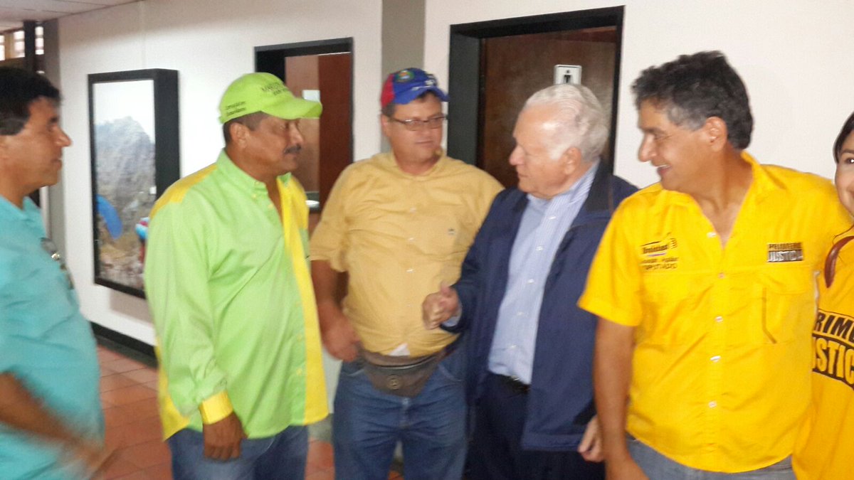 copei_trujillo's tweet photo. Alcalde @aMARCOSvoy #Carvajal y @LuisRojas_RR #RafaelRangel dieron su bienvenida al tigre @efernandezVE #UNIDAD https://t.co/MCOpBDirZM
