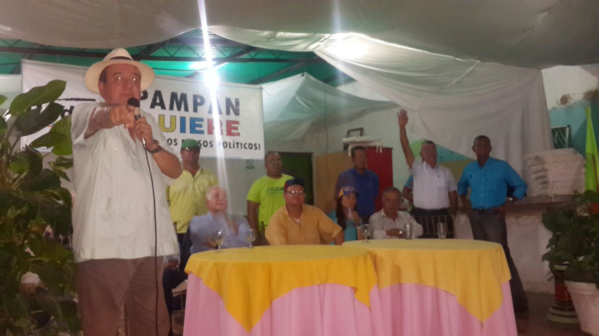 copei_trujillo's tweet photo. @Drhcastellano @JHeltrujillano iniciaron Asamblea de Ciudadanos del C1 @Manuelaguilarpa @Candresgonzalez Diputados! https://t.co/IpitZoVTsM
