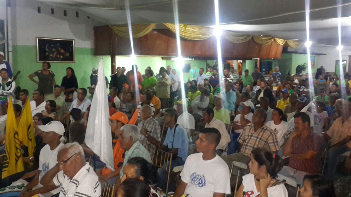 copei_trujillo's tweet photo. @Drhcastellano @JHeltrujillano iniciaron Asamblea de Ciudadanos del C1 @Manuelaguilarpa @Candresgonzalez Diputados! https://t.co/IpitZoVTsM