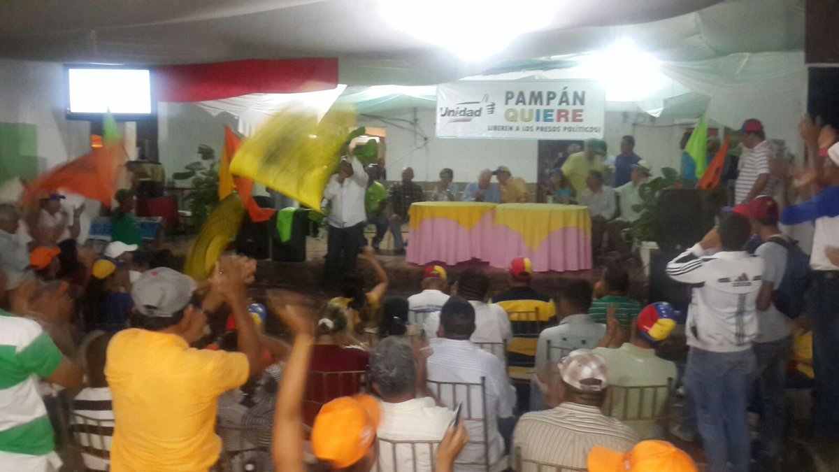 copei_trujillo's tweet photo. @Drhcastellano @JHeltrujillano iniciaron Asamblea de Ciudadanos del C1 @Manuelaguilarpa @Candresgonzalez Diputados! https://t.co/IpitZoVTsM