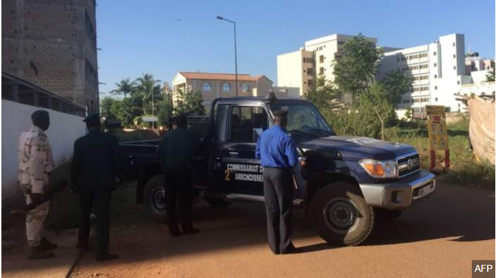 BBCAfrica's tweet photo. Photos from outside Radisson Blu hotel in #Bamako, Mali, where gunmen have taken hostages https://t.co/7BOh6yKeBe https://t.co/i6iaDdOq0C