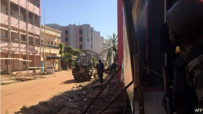BBCAfrica's tweet photo. Photos from outside Radisson Blu hotel in #Bamako, Mali, where gunmen have taken hostages https://t.co/7BOh6yKeBe https://t.co/i6iaDdOq0C