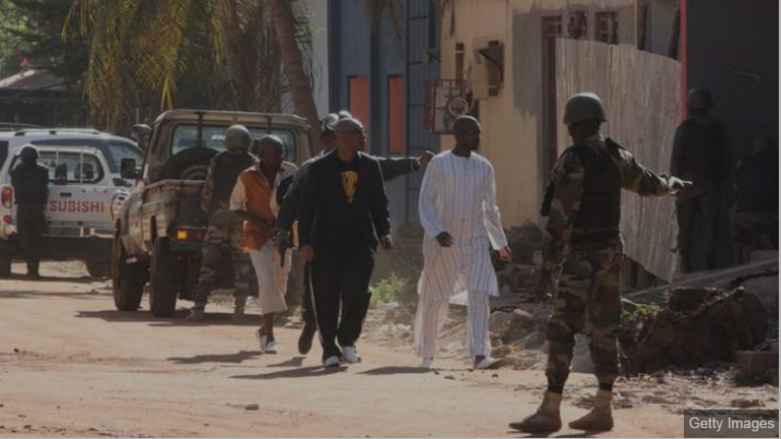 BBCAfrica's tweet photo. Photos from outside Radisson Blu hotel in #Bamako, Mali, where gunmen have taken hostages https://t.co/7BOh6yKeBe https://t.co/i6iaDdOq0C
