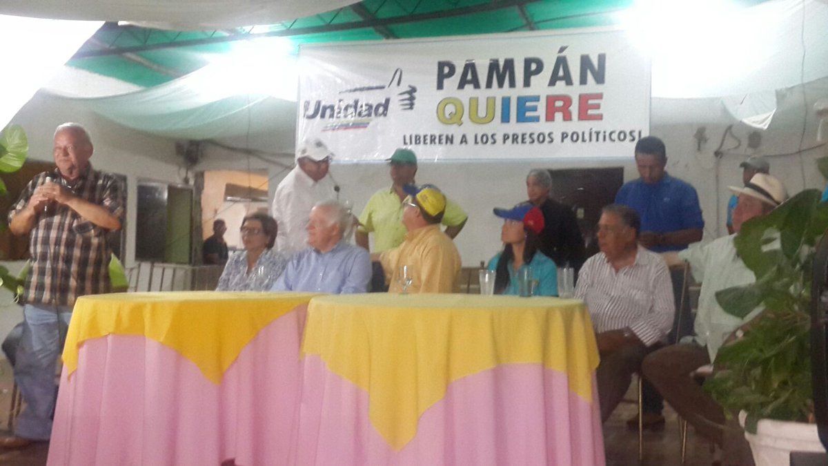JHeltrujillano's tweet photo. Paisanos #Pampan comprometidos con el #Cambio extraordinaria Asamblea junto a @efernandezVE @Manuelaguilarpa #Unidad https://t.co/aJpQGUet23