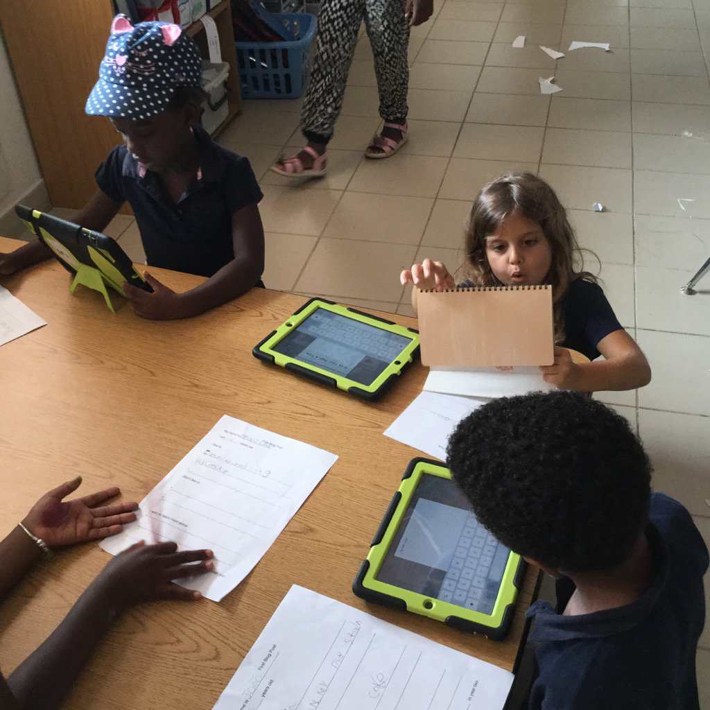 JuBonillaGarcia's tweet photo. Year 2 students blogging away! #pypchat #lisluanda #edtech #edtechchat https://t.co/kdOsHCGUkT