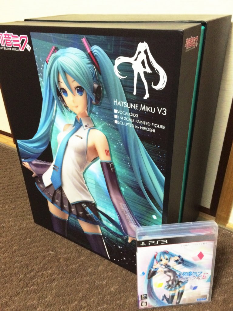 ユアリス 初音ミクv3フィギュアが届いたー S D 箱でかっ S D 中身もでかっ 大きさ比較のためps3のケース置いた 1 4スケールだけあって存在感が凄い 細かいディテールもしっかり立体で作ってあって半端ない T Co Ynaypfhyrx