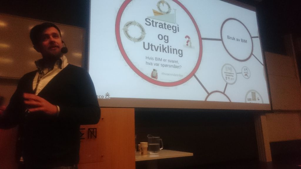 BIMfag's tweet photo. Harald fra @Sweco_BIMLab forteller om BIM - til hvilke formål. #BIMstudent2015 https://t.co/lkByTBCtzT