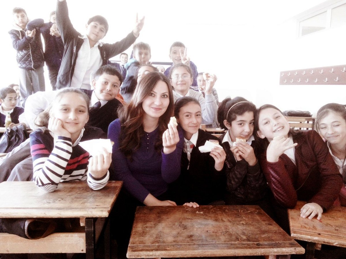 maths06teacher's tweet photo. Dünyadaki tüm cocuklarin hep gülmesi dilegiyle...#DünyaÇocukHaklarıGünü https://t.co/nnC5l5S7eD