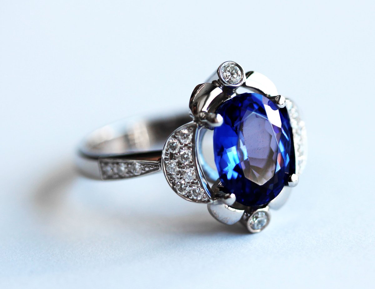 DiamondShoppe's tweet photo. Tanzanite Delight! 
#tanzanite #fancycolour #diamond #diamonds #thediamondshoppe https://t.co/I4J2qdMjto