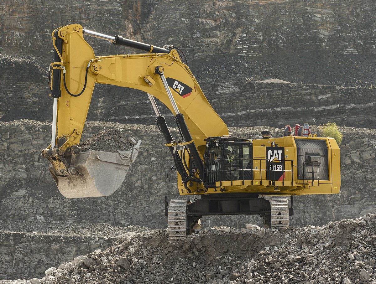 MiningMagazine's tweet photo. New Cat #6015B hydraulic #shovel launched https://t.co/z3I8Z6GtBk @CatMining #mining #loading #hydraulicshovel https://t.co/T6PCjK2PPP