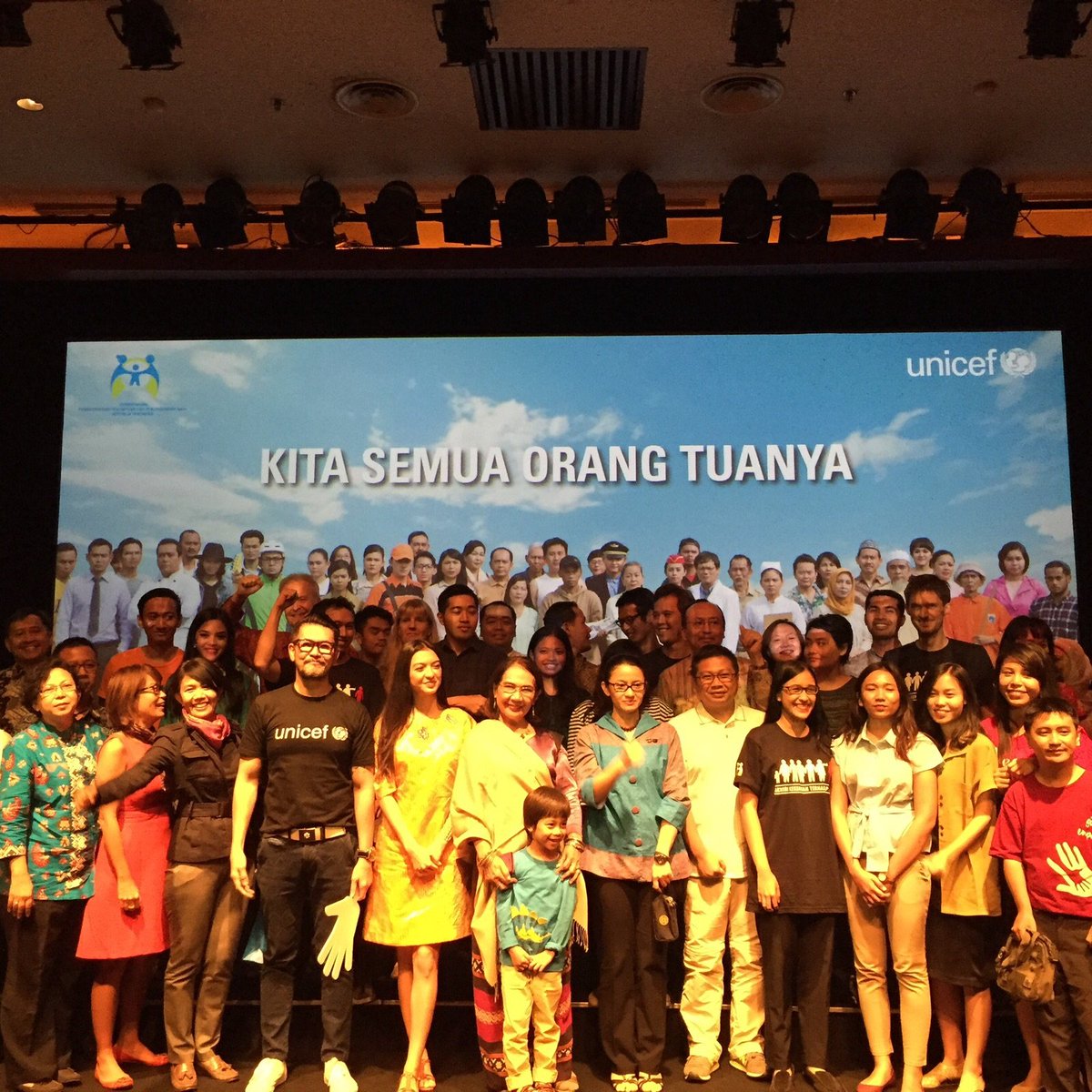 Kita semua orang tuanya! #PelindungAnak  pelindunganak.org