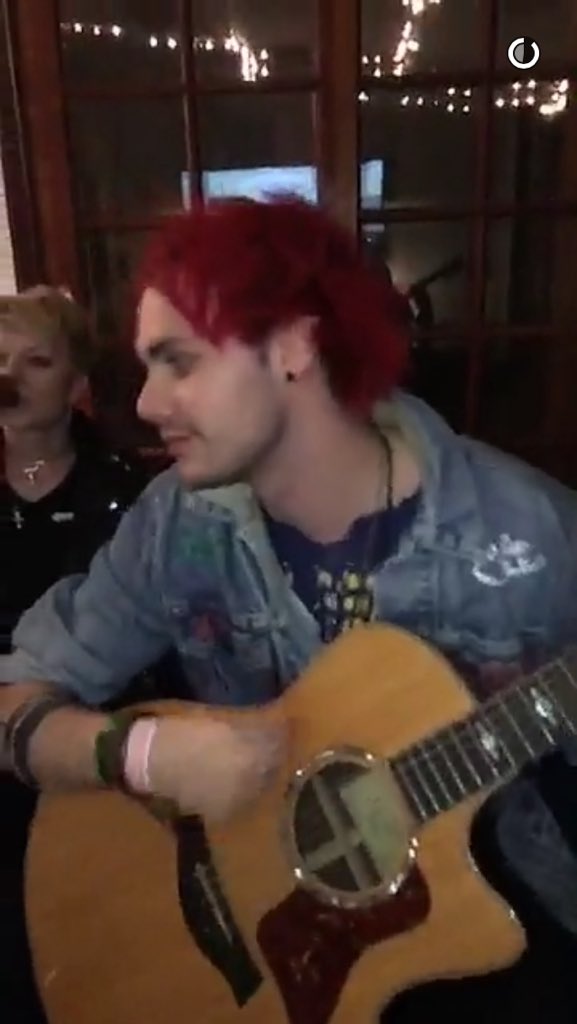 punkrockupdatez's tweet photo. Michael on Joshua Dun's snapchat!!! My favs https://t.co/kg75EiwJHP