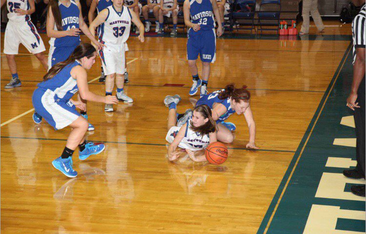 Sarah_oneil10's tweet photo. In honor of our first game today😍😈 https://t.co/nW5xBeRDnY