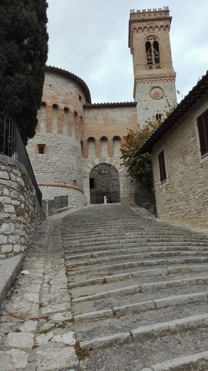myitalianissimo's tweet photo. A postcard from #Corciano #ItalianAutumn #Umbria #ItalianVillages #IBorghiPiùBelli https://t.co/gwvOd7WLXo