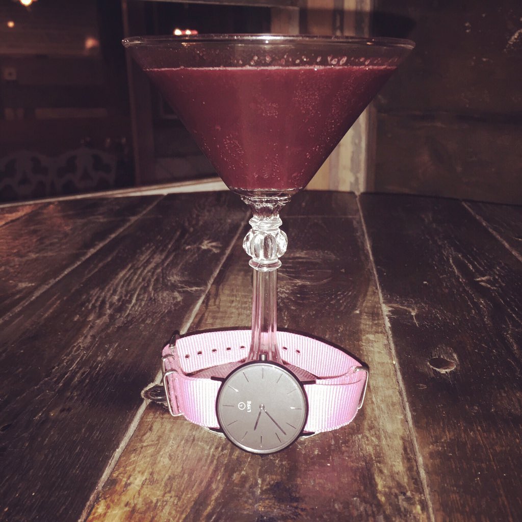 lyfewatches's tweet photo. Have a great weekend πΈπ
#lyfestyle #lyfetime #lyfechanger #lyfewatches #Friday #tgif #weekend #cocktail #watches https://t.co/t3Sz7dejm6