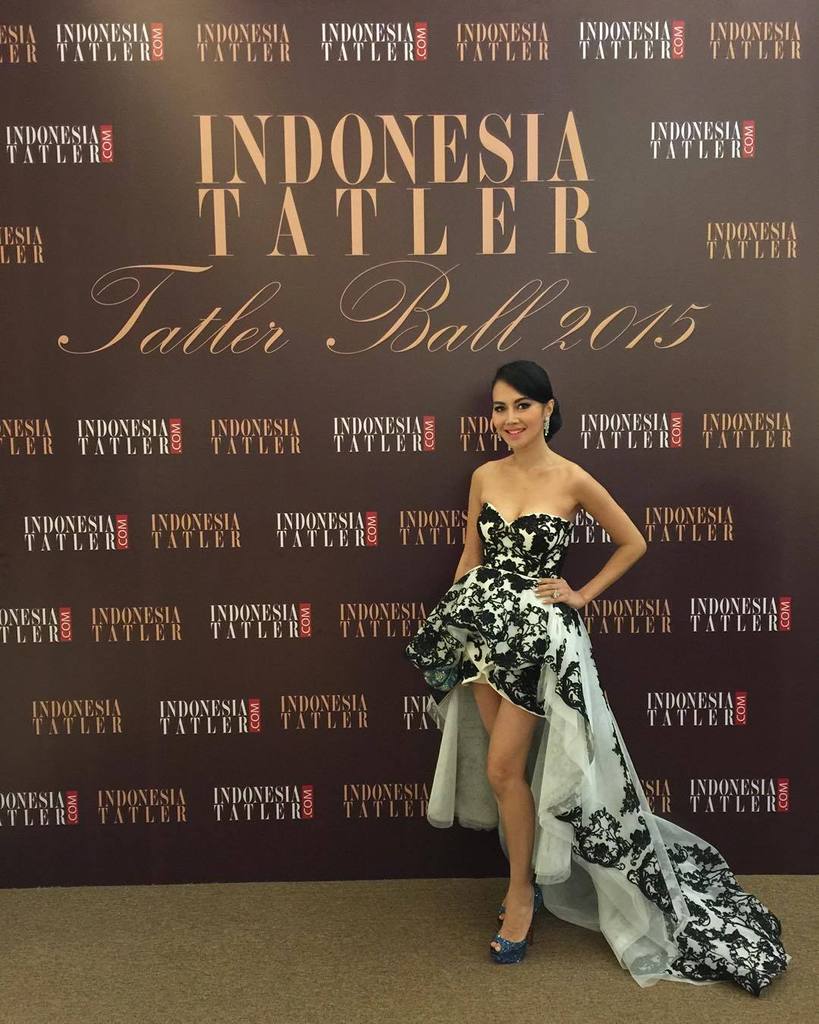 tatlerindonesia's tweet photo. Spotted the extravagant Rany Moran wearing @mikaeldofficial at #IDTatlerBall2015. #liverep… https://t.co/gq7Qik68EY https://t.co/aCkBJRoWUg