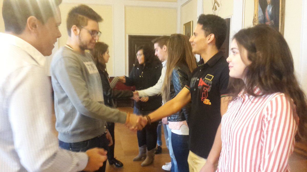 alfiljuvenil's tweet photo. ¡ Prácticando para que esta noche salga todo super protocolario ! #protocolo2015 https://t.co/huGFmsMSoe
