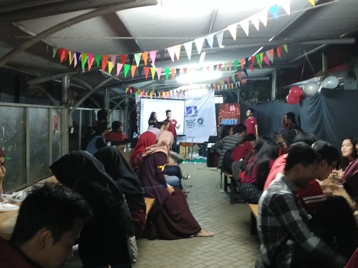 Halo Keluarga Embun,Mari Merapat. Wear Your Red Clothes AT KANTIN FKB.  NOW!