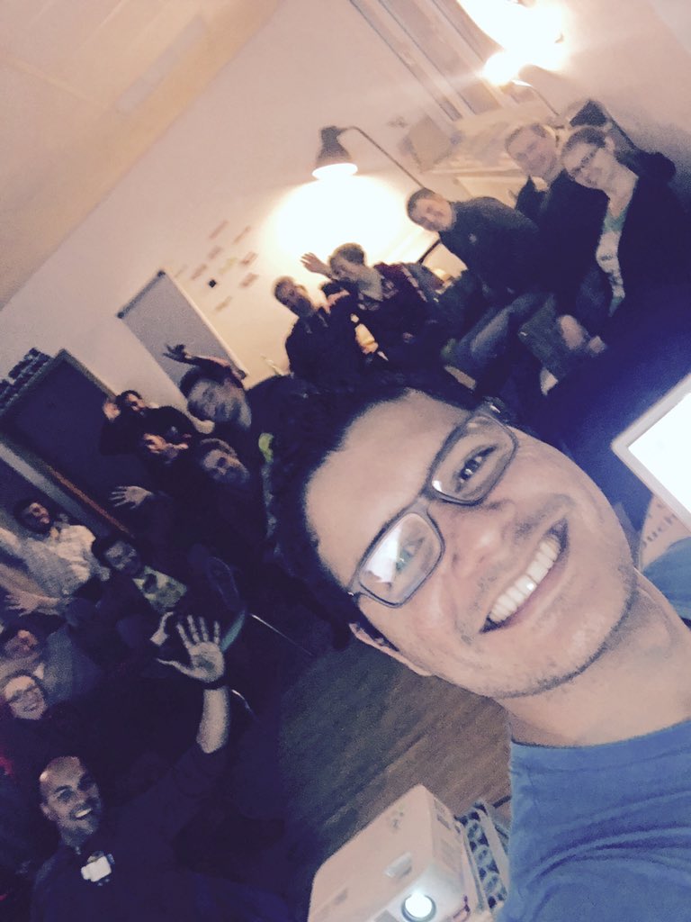 juarezpaf's tweet image. Yesterday I went to Düsseldorf to jump into #GDGDus Meetup and talk about @Firebase #firebaseadventures ⚡️🇩🇪