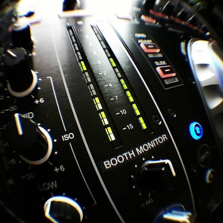DBFIGHTER63500's tweet photo. Work and mix #music #dj #pioneer #pioneerdj #ddjsz #seratodj #serato #dbmeter #db #work #m… https://t.co/kQfowU8xQ1 https://t.co/0cmmDW9LCw