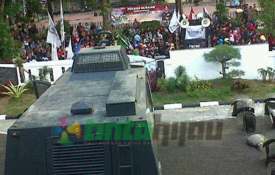 sohandi_ojang's tweet photo. Info UMK via RT "@JejakAnnas: DPK Tetapkan UMK Subang Tahun 2016. Ini Hasilnya https://t.co/pYRRU7soEd https://t.co/BXG6xWIBfM"