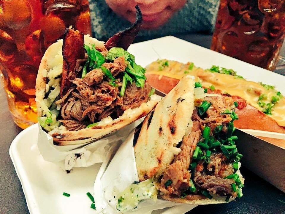 PetareUK's tweet photo. @StreetFeastLDN BIG ROOM!!! The Drunken pig is back - Velstins braised #pork https://t.co/0Lsz6gg9R4