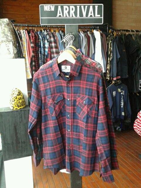Koleksi Flannel dari BlackSystem bisa di dapatkan di JakclothStore Tangerang