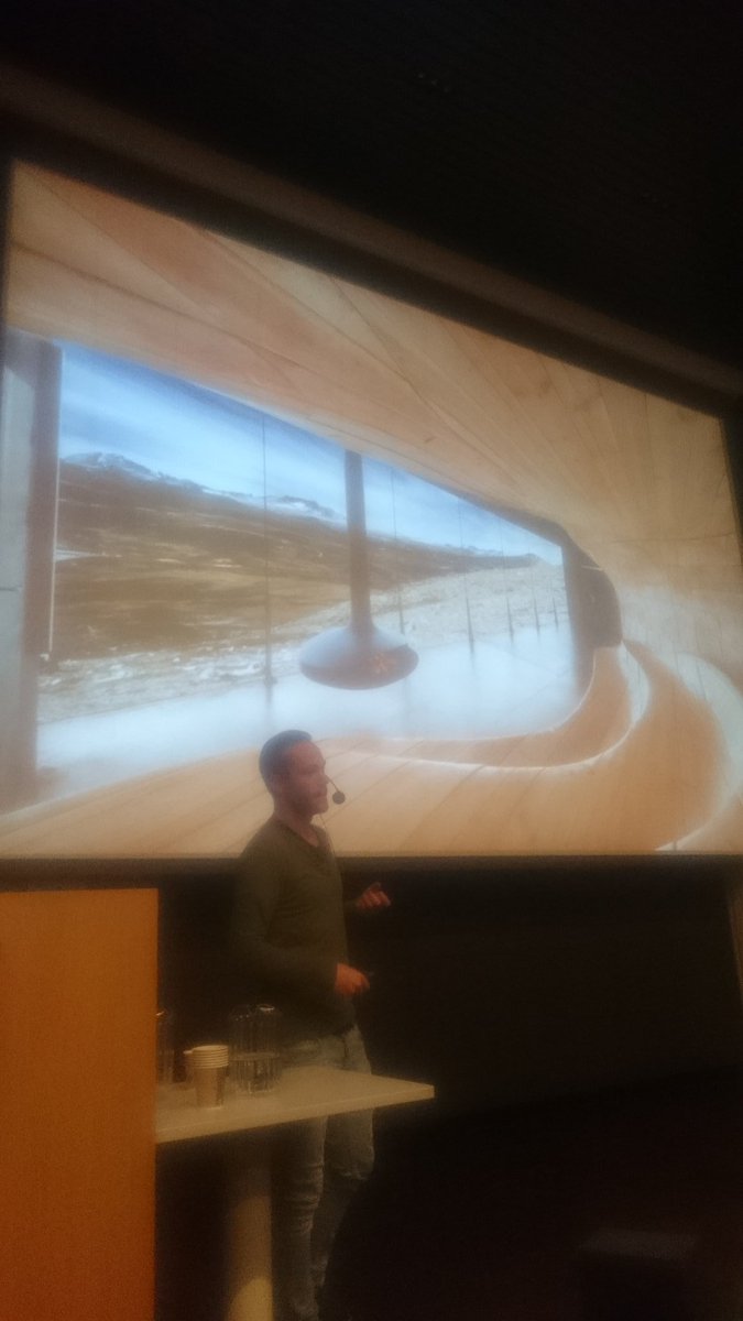 BIMfag's tweet photo. Håvard Vasshaug fra Snøhetta med spennende foredrag om visuell programmering. @vasshaug #BIMstudent2015 https://t.co/lUtGMy8vvS