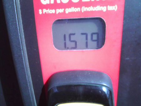 10TV's tweet image. Whoa, gas as low as $1.57 ahead of the #Thanksgiving weekend.  Fill up now! -- 10TV.com/Traffic